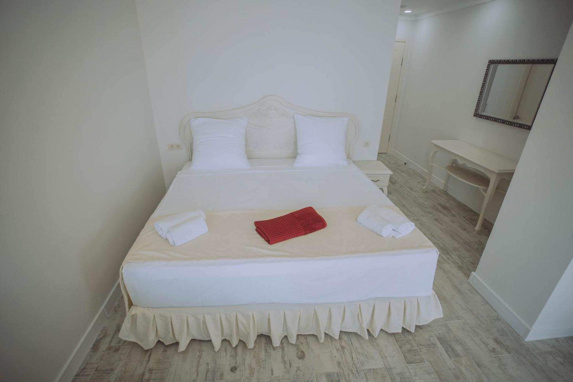 Royal Medis Hotel Batumi Exterior foto
