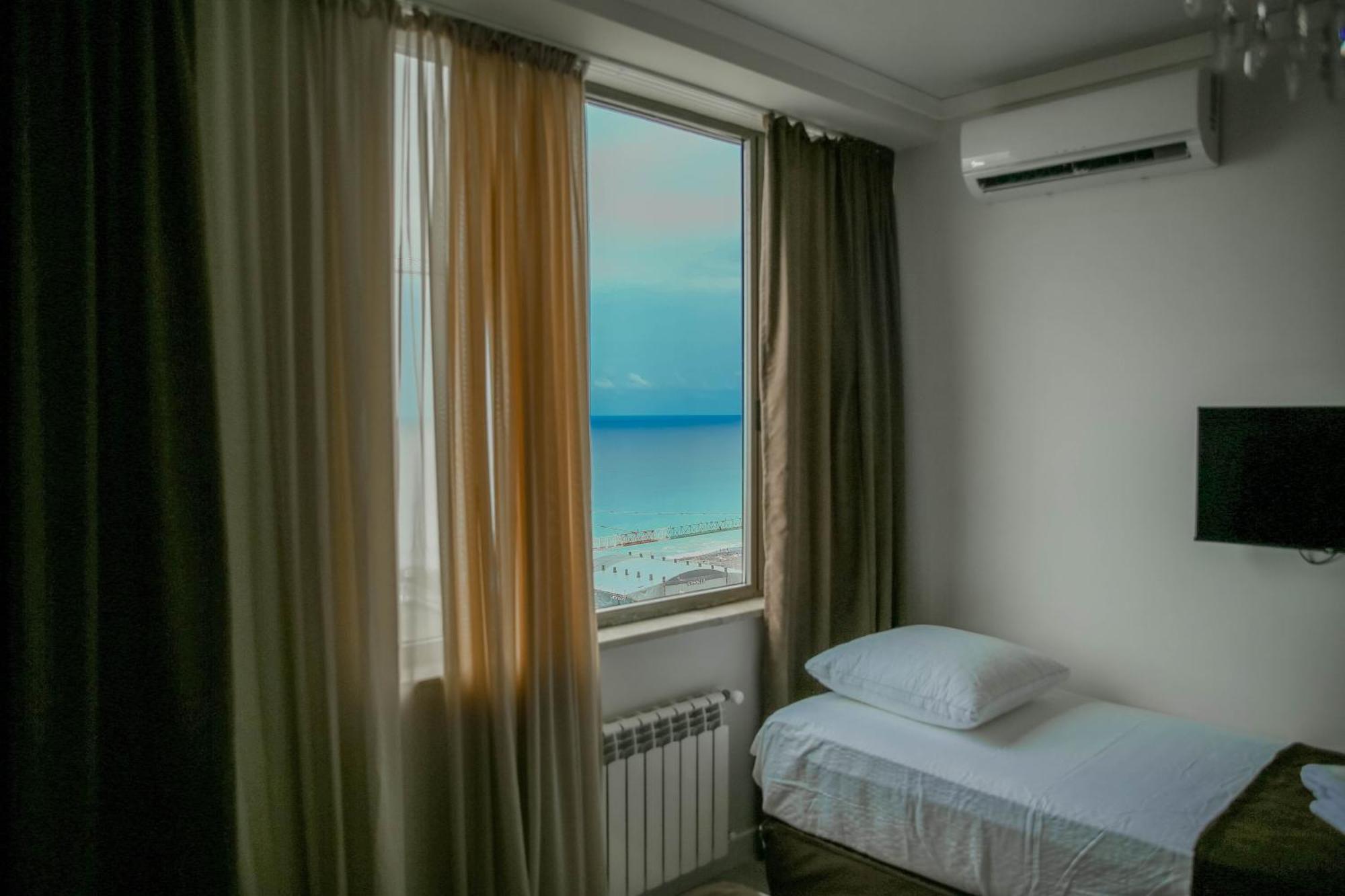 Royal Medis Hotel Batumi Exterior foto