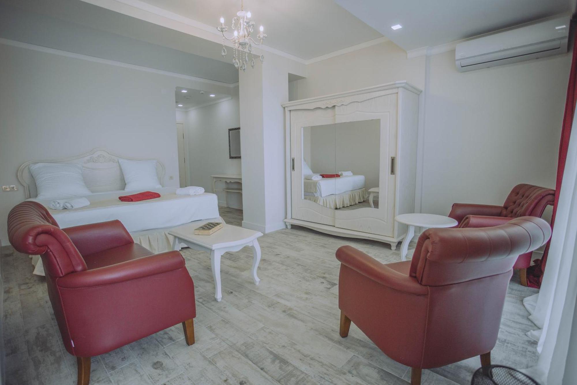 Royal Medis Hotel Batumi Exterior foto